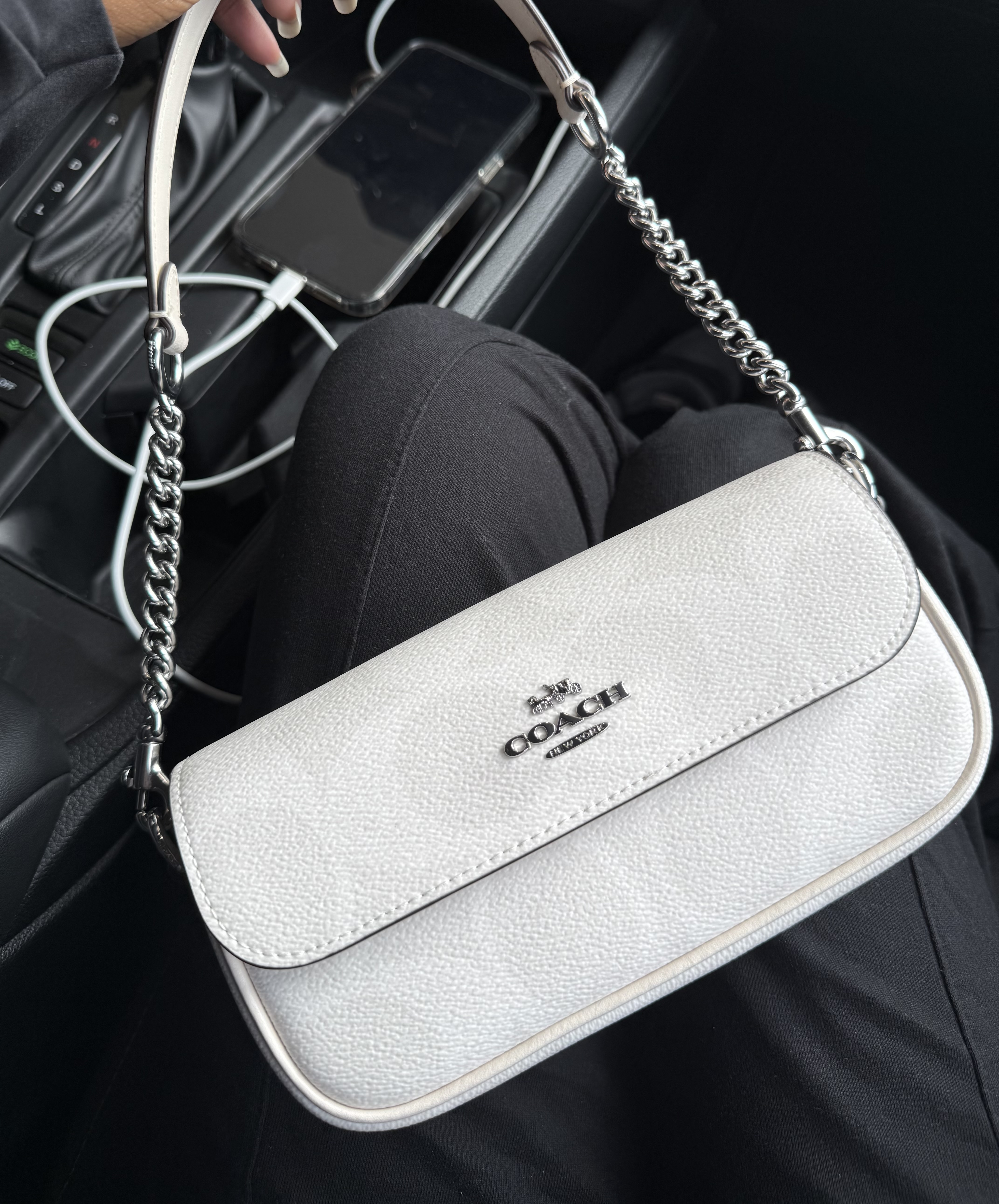 コーチ × ピーナッツ*スヌーピー Hailey フラップバッグ CBJ73 COACH® Outlet | Coach X Peanuts Hailey Flap Bag In Signature