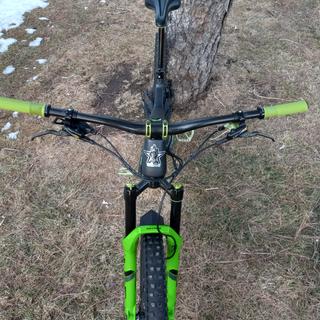 Dans les offres spéciales Fourche DVO SAPPHIRE D1 TRAVEL 29″ 140 mm Axe