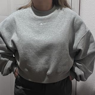 Submitted by Nike Studio Fleece Medium Weight Women's Oversized Cropped Crew
