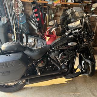 Mustang Wide Tripper Diamond Solo Seat For Harley Softail Fat Boy