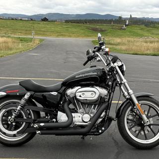 Vance & Hines PCX Shortshots Staggered Exhaust For Harley