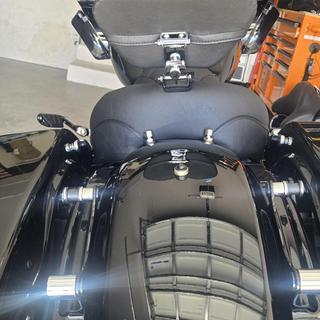Mustang Deluxe Super Touring Solo / Passenger Seats For Harley