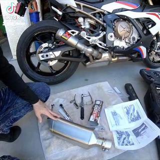 AKRAPOVIC S-B10SO1-HASZ BMW S1000R / M1000R (2016+) Slip-On