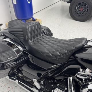 Le Pera TailWhip Double Diamond Stitch 2-Up Seat For Harley