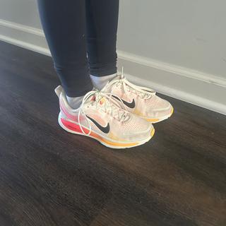 Ingediend door Nike Vomero 18 Kid's Shoes