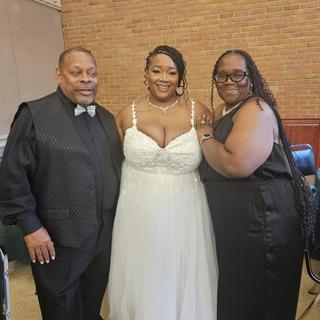 新品未使用　Sサイズ　ブラック　werthy FLY HIGH JUMPSUIT One Shoulder Tie Detail Satin Jumpsuit, 4485776 | ELOQUII