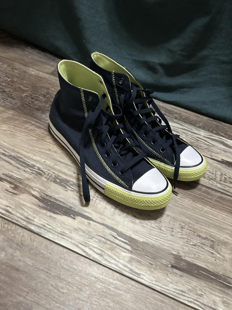 Solid color combo and classic style