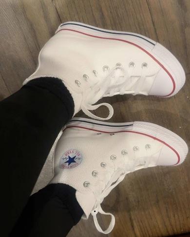 Love these wedges so comfortable walk and stand all day, the height is so perfect and feels like your wearing your regular converse 😍😍😍, bout the black ones also!!