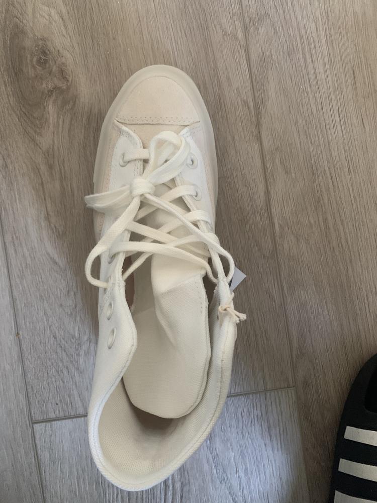 These shoes are cute. It’s white and beige colored, which gives them a very crisp feeling. They don’t make your feet look big. On one side of the shoes, there’s some small, light brown writing says “Chuck Taylor” which adds a little fun to the overall light colored shoes. The soles have a nice cushiony feeling to them. Comfortable to wear. 

I think they are very easy to wear because of their neutral color. Can be paired with many outfits.