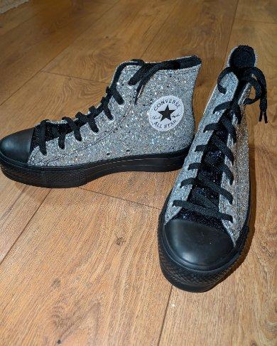 Perfect and well made glittery shoes!