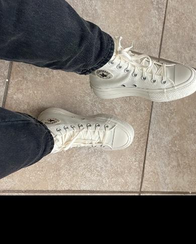 Chuck Taylor All Star Lift Platform Pearls & Studs Women's Chuck Taylor All Star Lift Platform Pearls & Studs Women's
