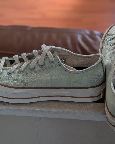 I wear Converse to Disney and put in over 18k steps and my feet do not hurt at the end of the day. I love my Converse and own over 35 pairs.