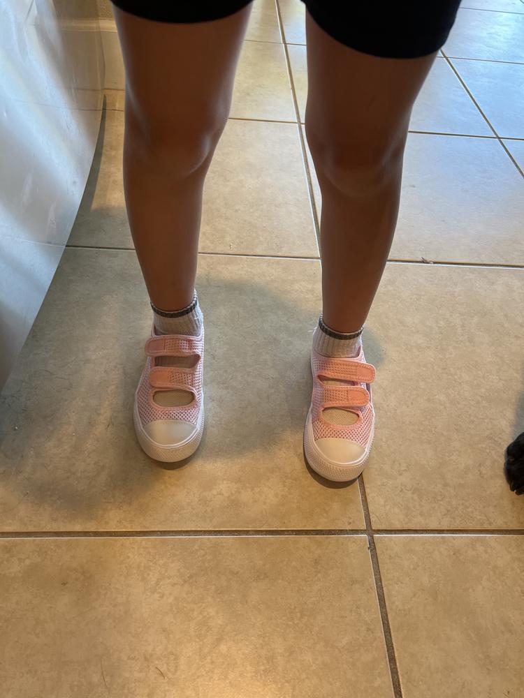 Great shoe, runs a little big!