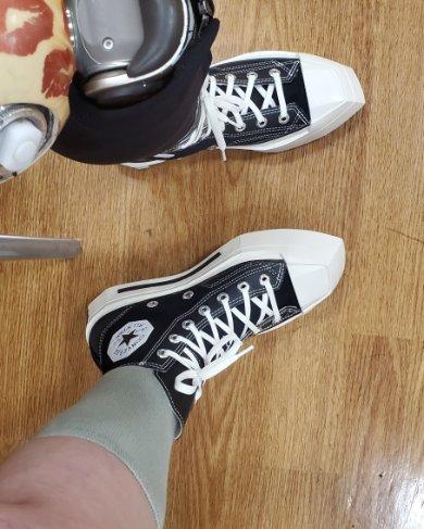Chuck 70 De Luxe Squared Unisex High Top Shoe. Converse.com
