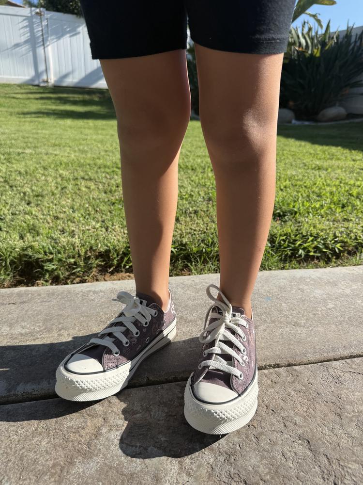 Adorable low top sneakers