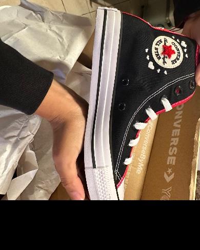 They are very comfortable and stylish. Even my friends liked them! (Cooking like a chef I’m a five star Michelin)