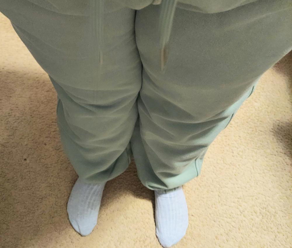 First off, I've never had any clothing from this brand so this was my 1st experience with Converse branded clothing and I was blown away by the quality.  These are well made, super quality,  great material and they are thick. Pockets in the front with a drawstring waist. Back pocket, and cinched at the ankles. Nice material, great comfort. Far exceeded my expectations for sure. Only 2 things I would mention is they do run a tad big especially in the legs and length,  so if you're shorter you may want to down size 1 size. Waist will be fine because it has plenty of elastic space. Also I wish the inside would have been a bit softer. These are so great, so warm and comfy and cozy, if only the inside would have been more fuzzy and soft they would've been almost perfect.
Overall though very highly recommend and can't wait to try more clothing from them.