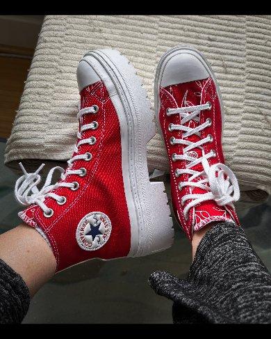 These have a narrow fit compared to some of the other platforms, the older, lower lug designs, and CTAS move designs. I ordered up a half size and they are still a little snug on the outside of my foot-- hopefully they will stretch out, as I like the height and style. I wish they offered a wide in this style, as they do in the custom platform lift, but so far no dice.

If you have long narrow feet these will fit you well! They are quite heavy, even compared to the run star motion and other large styles. Maybe I'm to old for them, lol.