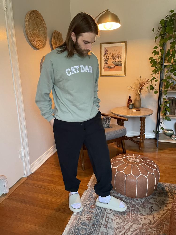 The first thing you notice with these pants are the fabric. They are so thick and warm! Definitely a Fall/Winter wear. I’m a smaller build guy, so these pants do fit a little loose, but in a good way. The waistband fits good and the ankle cuffs are elastic so they don’t feel like they’re sagging in any way. Just loose enough to be comfy.

Overall, very comfy and cozy warm sweatpants. The only downside is there is a back pocket with a metal zipper. I’d rather not have the zipper in these pants because they will mostly be lounging pants for me.
