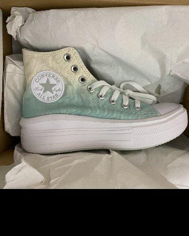 Delicate and colorful