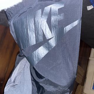 Enviado por nike edgy pants