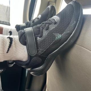 Submitted by Nike revolution 7 black school