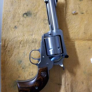 トイガン RUGER SUPER BLACK HAWK CAL.44 MAGNUM Ruger Super Blackhawk Single-Action Revolver with Unfluted