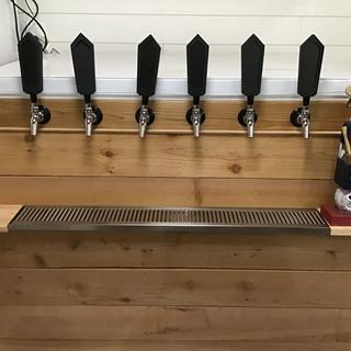 Great tap Handles adding  a nice uniform look.  Though missing one of the metal tap inserts.