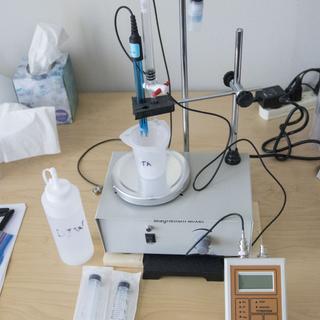 Vinmetrica SC-300 with magnetic stirrer and titration burette.