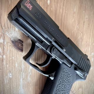 H&K USP Compact V1 9mm Luger 3.58in Black Serrated Steel Pistol