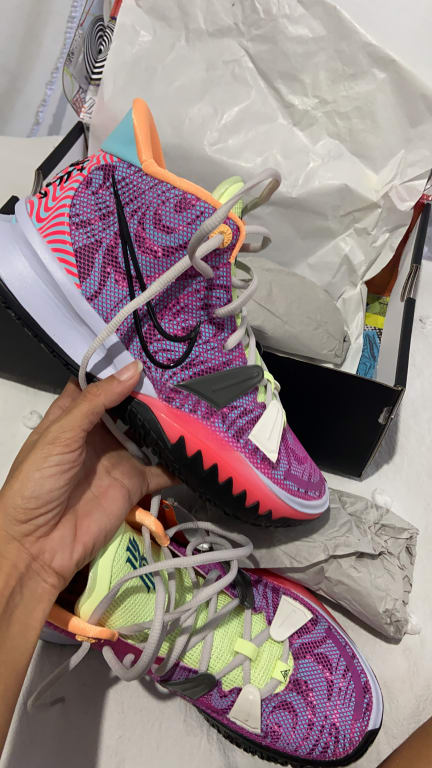 Nike Kyrie 7 オーダーNIKE by you ピンク Tênis Nike Kyrie 7 Masculino - Nike