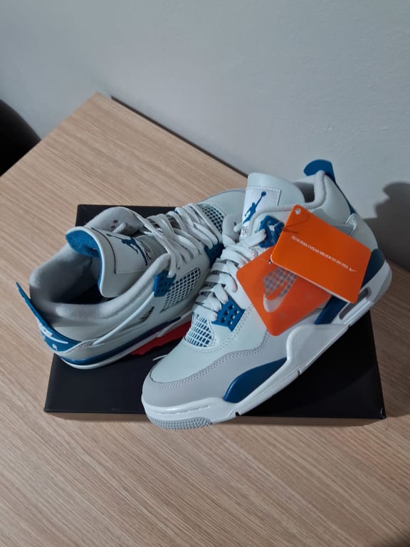 Air Jordan 4 Retro - Nike