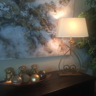 Beautiful lamp! I love it and it goes well with my buffet.