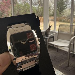 Limited Edition Nixon Banks Watch | Silver / Red | Analog GMT