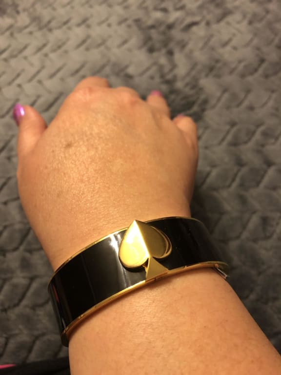 アクセサリー HERITAGE SPADE THN ENML SPADE BANGLE Heritage Spade Bangle | Kate Spade New York