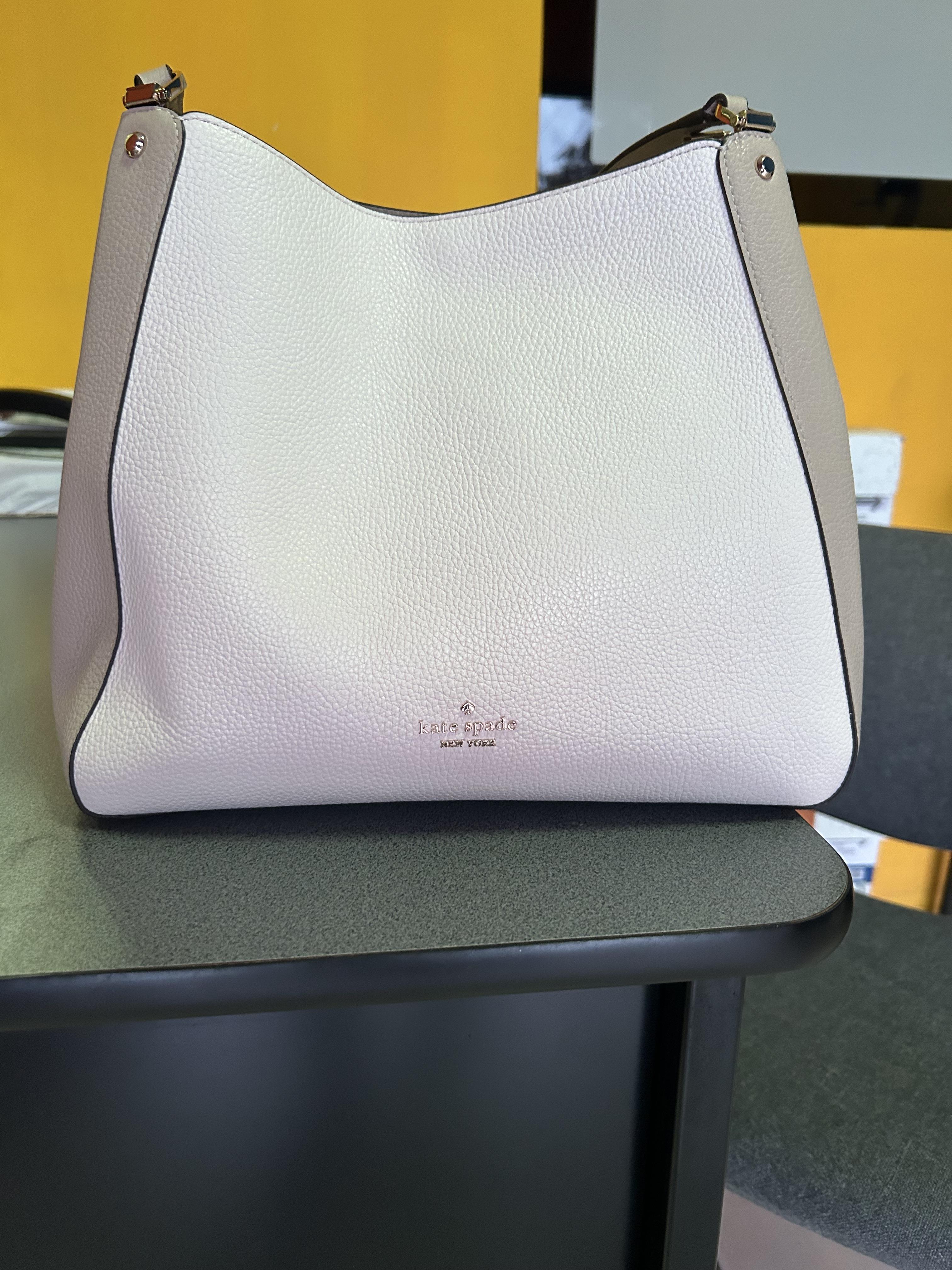 【kate spade】 leila ミディ ショルダー 柔らかレザーで大容量 Leila Medium Triple Compartment Shoulder Bag | Kate Spade