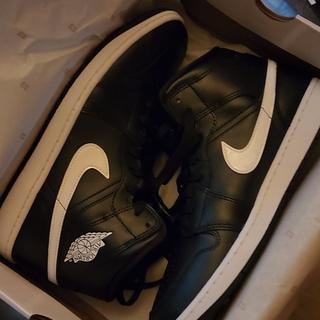 レビュー：エア ジョーダン 1 MID ウィメンズシューズ。Nike.com