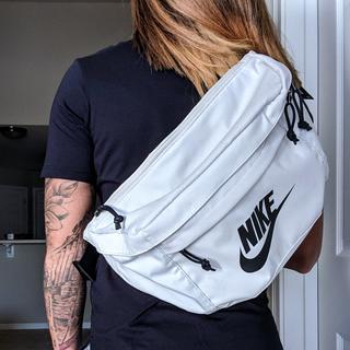 NIKE公式】ナイキ テック ヒップパック (10L).オンラインストア (通販