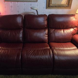 変身／couch>>case Trouper Power Reclining Sofa w/ Headrest & Lumbar | La-Z-Boy