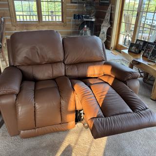 Greyson Power Reclining Loveseat w/ Headrest & Lumbar | La-Z-Boy