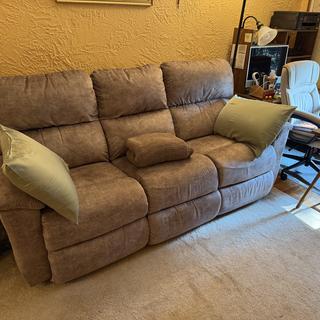 ローザページ Brooks Reclining Loveseat w/ Console | La-Z-Boy