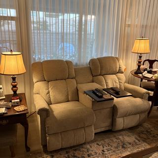 Pinnacle Power Wall Reclining Loveseat w/ Console Headrest