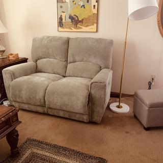Cassian Power Reclining Loveseat w/ Headrest | La-Z-Boy