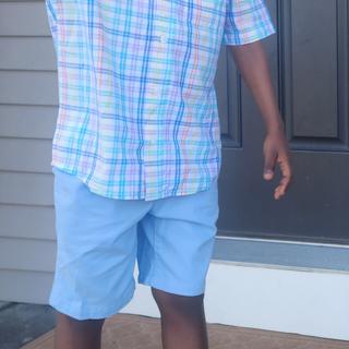 Ouvre la visionneuse de médias pour les photos soumises par Brenda N