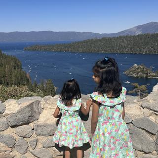 Abre el Visualizador de multimedia para la foto enviada por Anamika G.