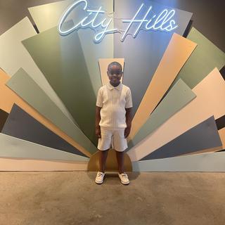 Ouvre la visionneuse de médias pour les photos soumises par Felicia W