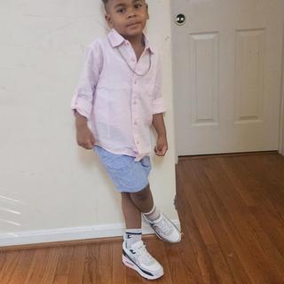 Ouvre la visionneuse de médias pour les photos soumises par TAMIKA H