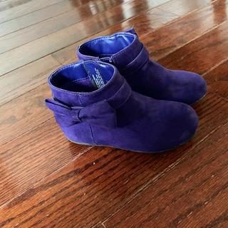 Ouvre la visionneuse de médias pour les photos soumises par Titi