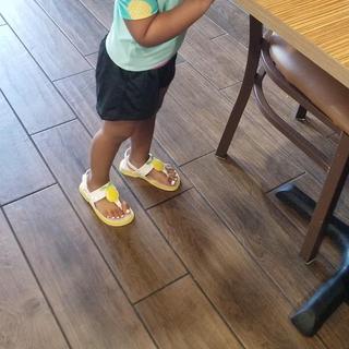 Ouvre la visionneuse de médias pour les photos soumises par Hanuu