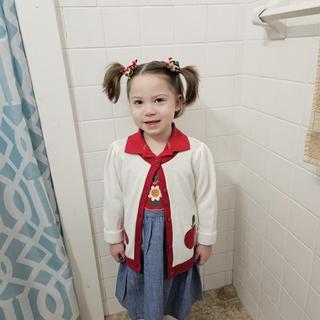 Ouvre la visionneuse de médias pour les photos soumises par Cheryl